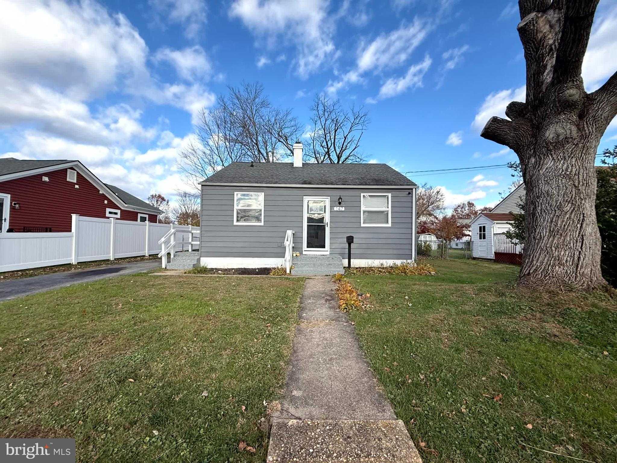 147 Bannister Ave photo 38