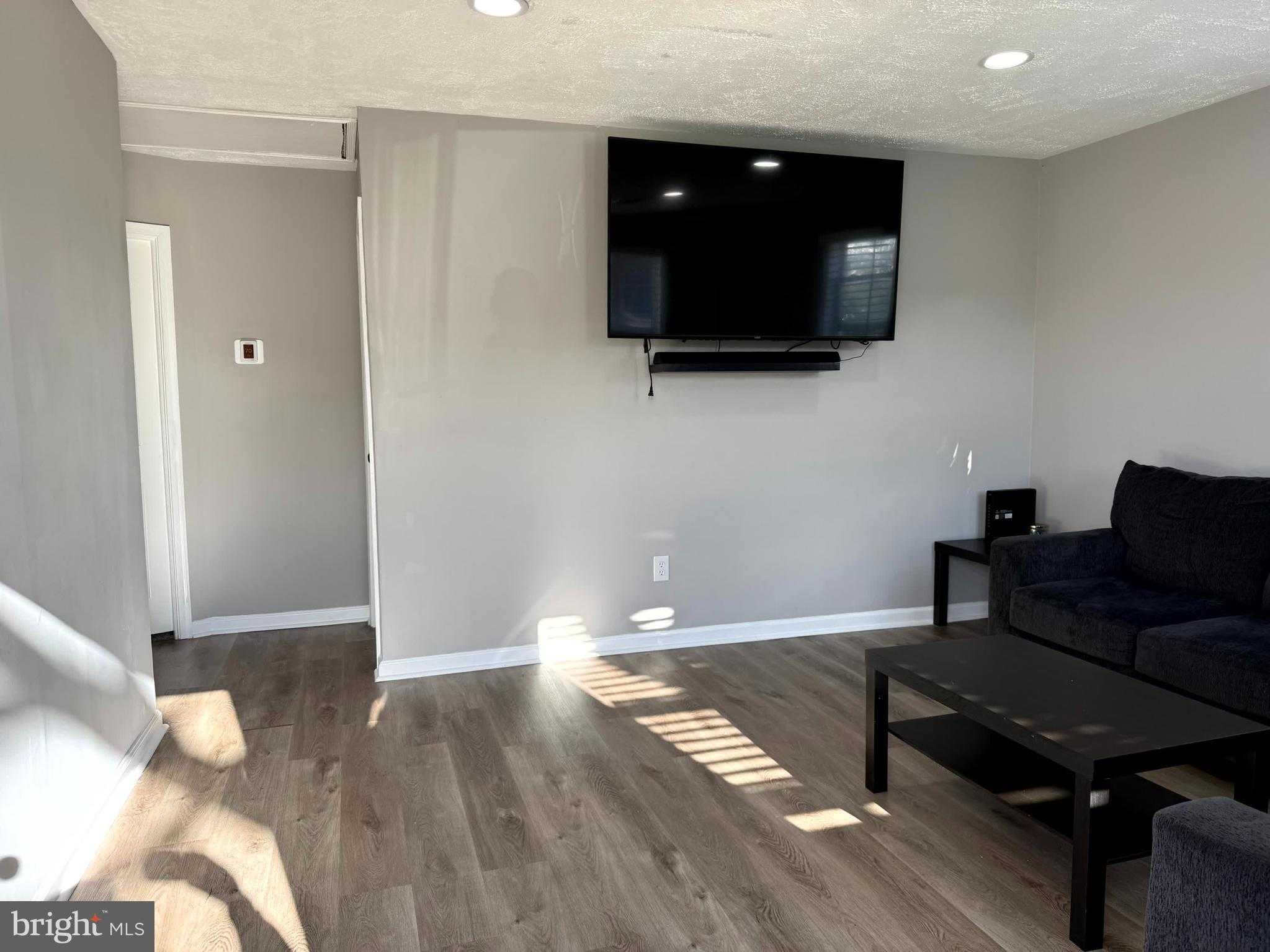 147 Bannister Ave photo 4