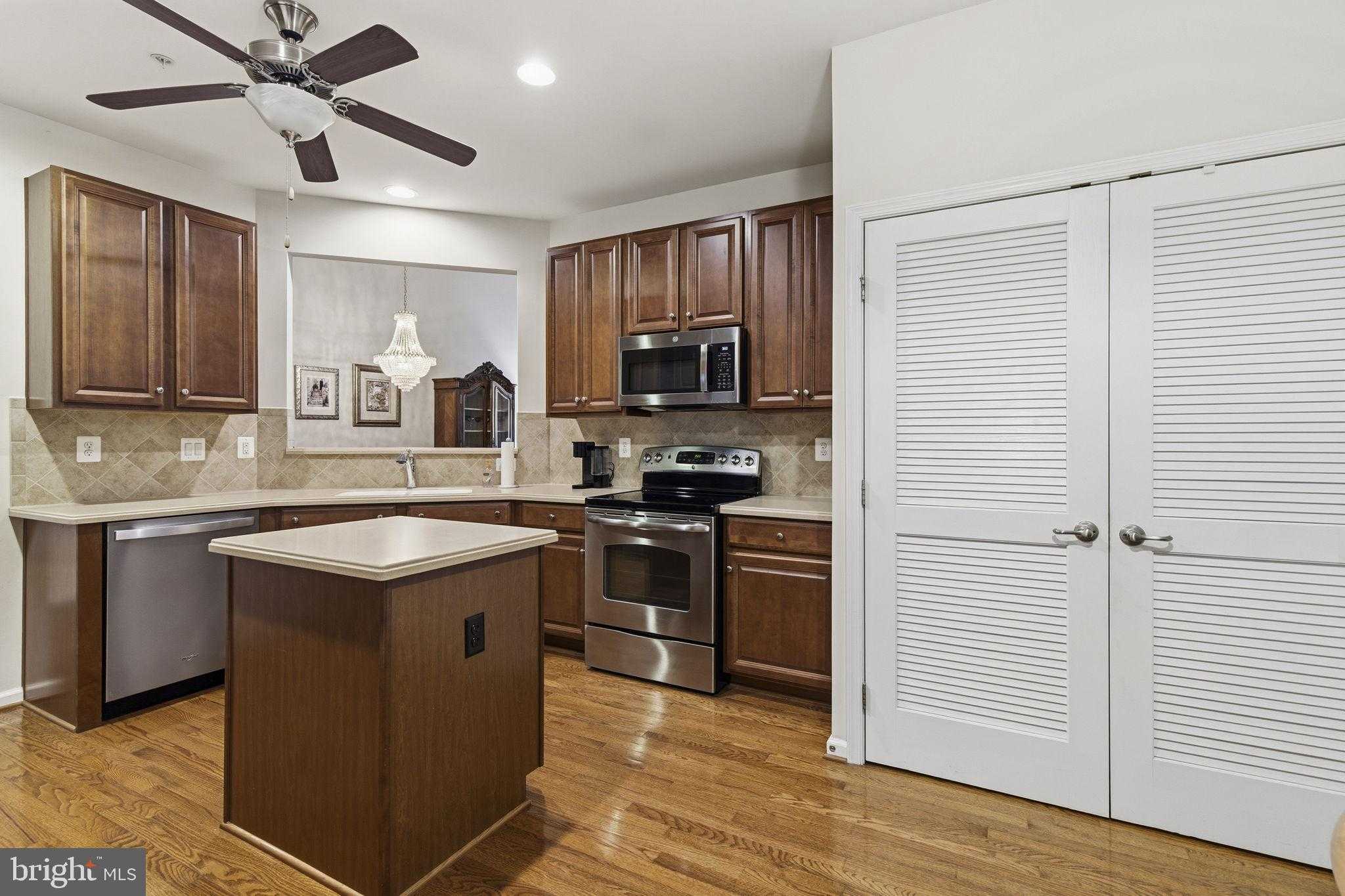 305 Tufton Cir photo 9