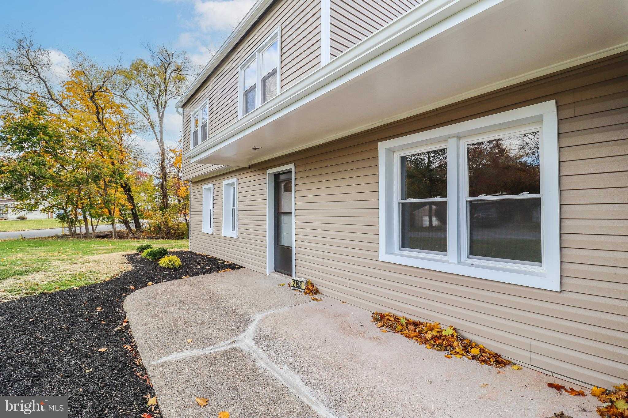 2198 Gale Dr photo 4