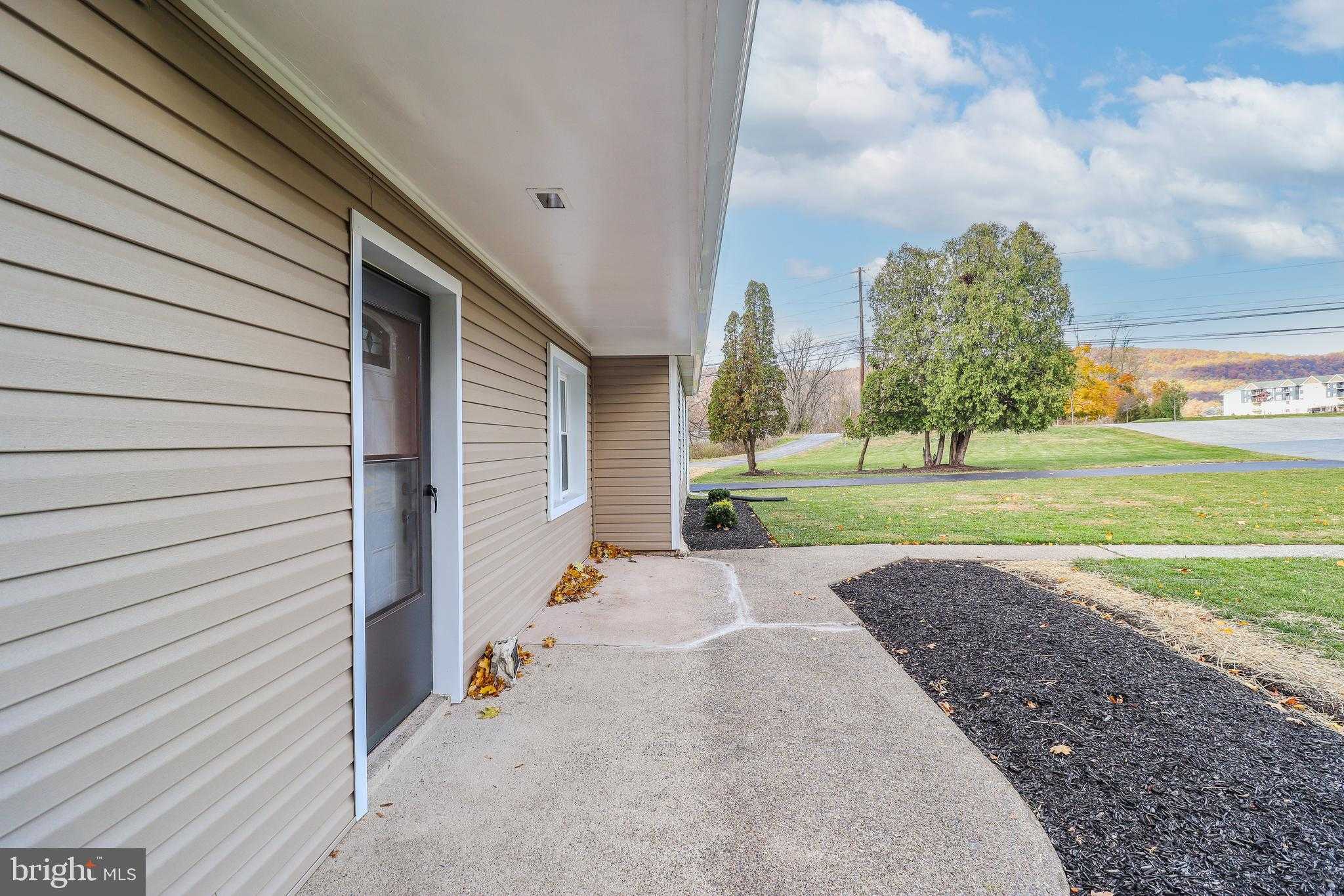 2198 Gale Dr photo 5