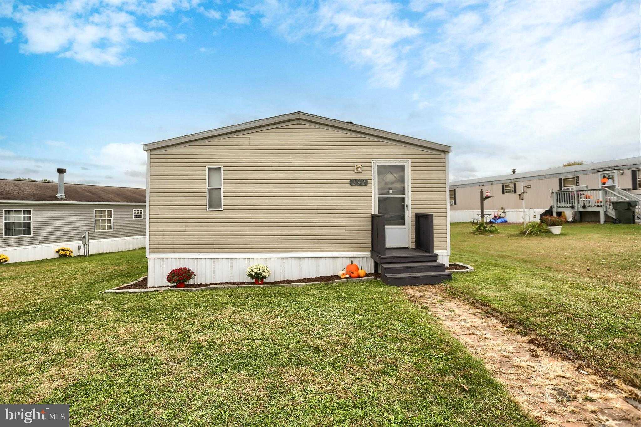 292 Dallas Dr photo 3