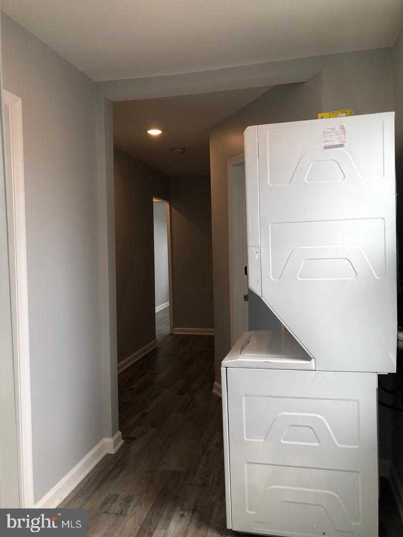 421 Salem Ave photo 14