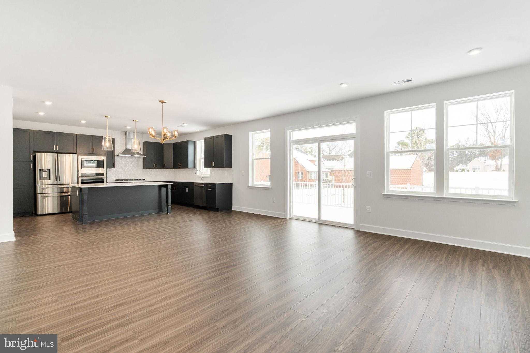 11568 Chapman Mill Dr photo 3