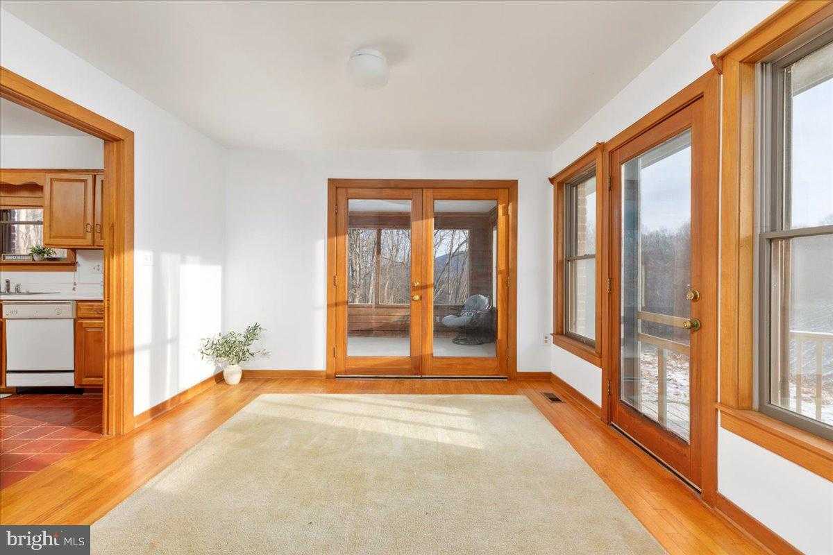 472 Wesley Ln photo 11