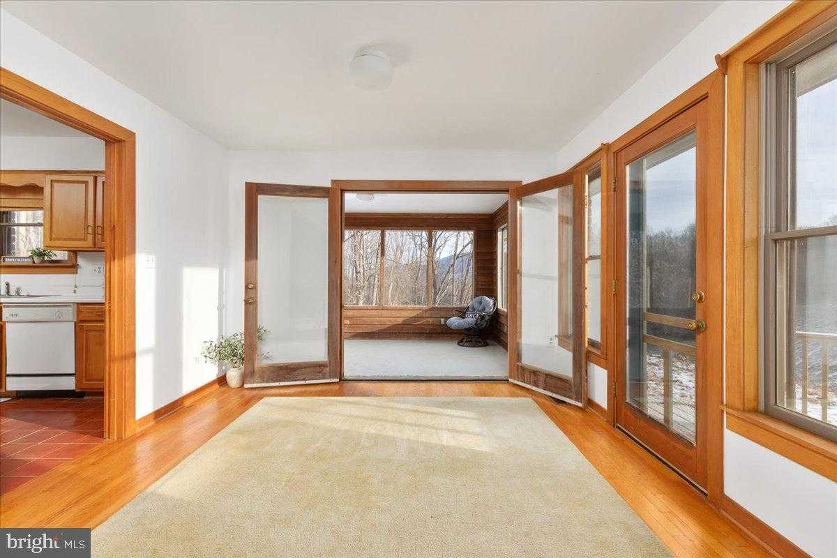 472 Wesley Ln photo 12