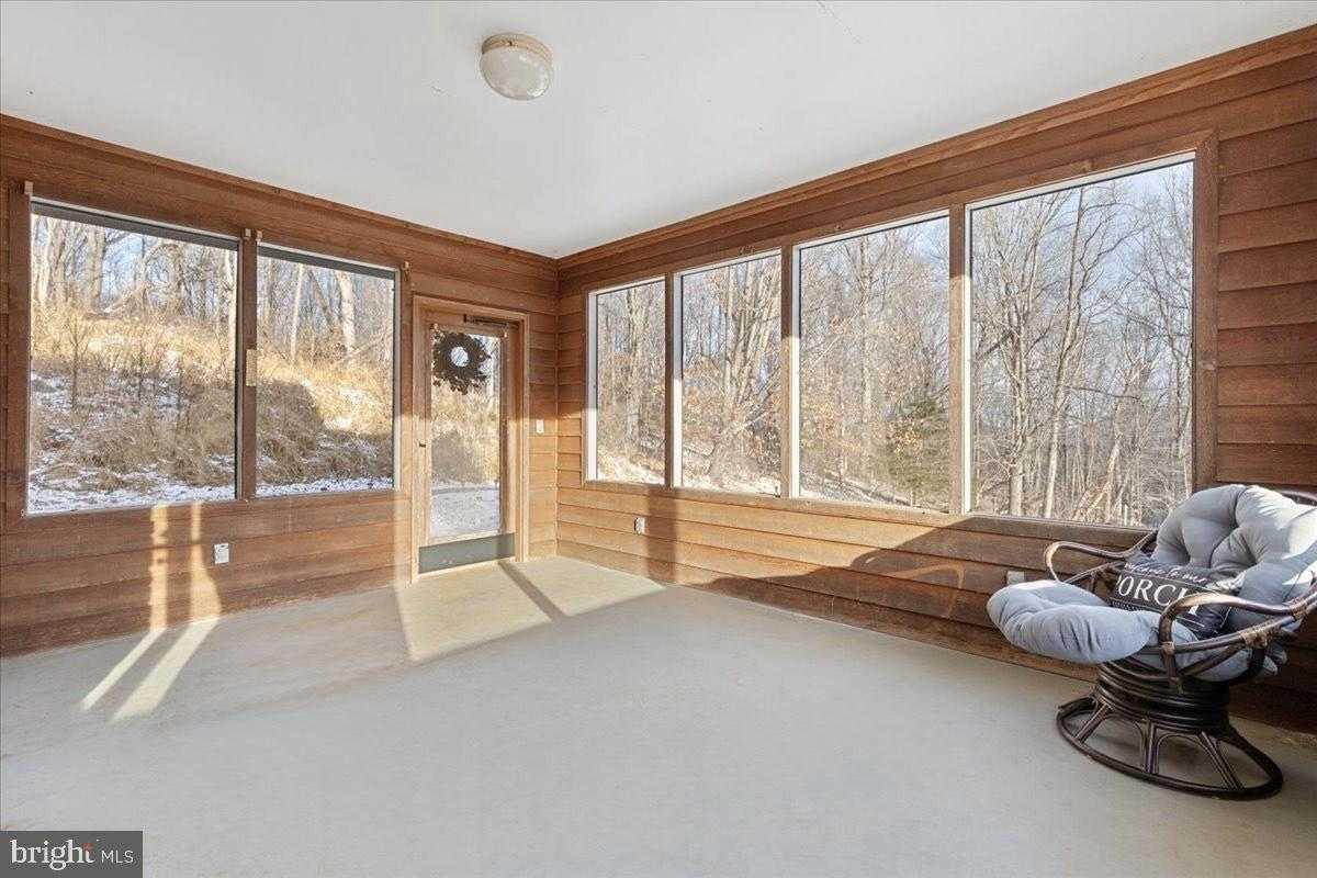 472 Wesley Ln photo 13