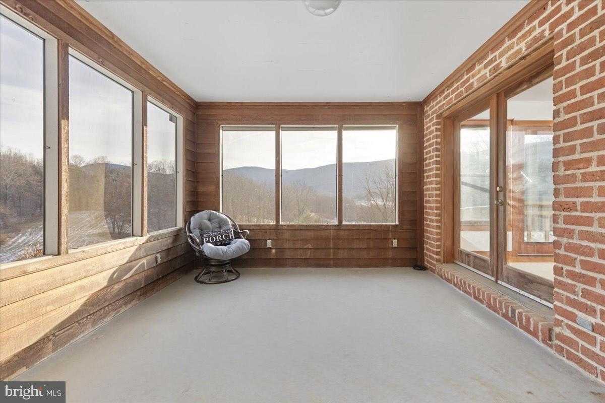 472 Wesley Ln photo 14