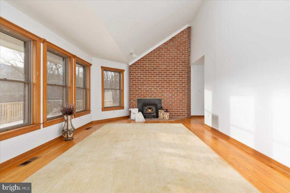 472 Wesley Ln photo 16