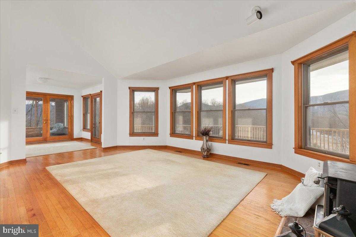 472 Wesley Ln photo 17