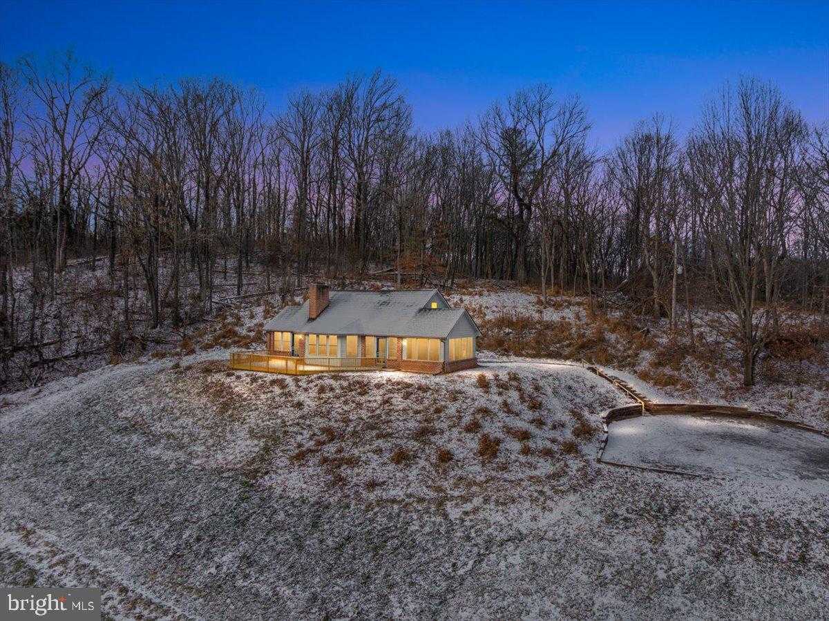 472 Wesley Ln photo 2