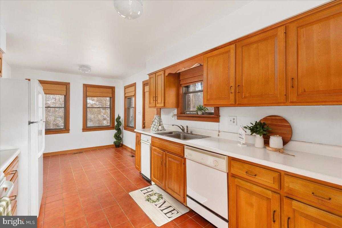 472 Wesley Ln photo 3