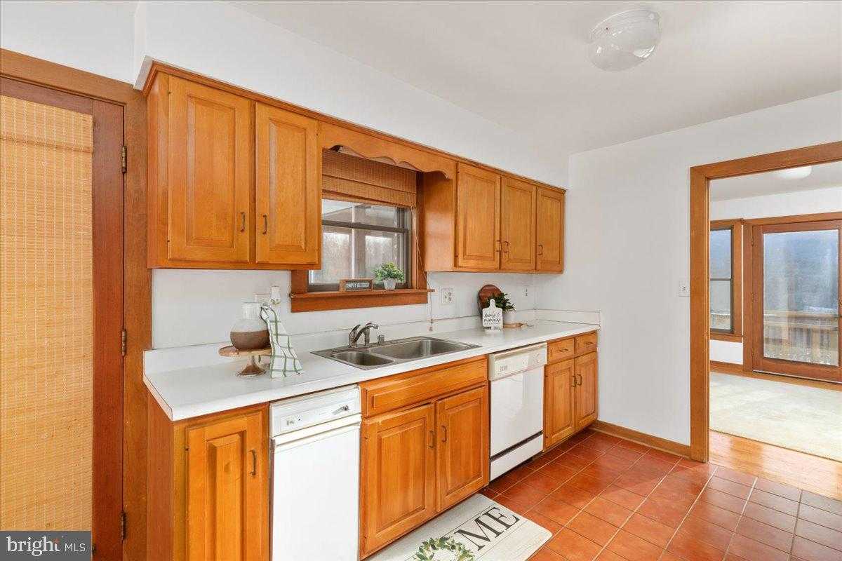 472 Wesley Ln photo 4