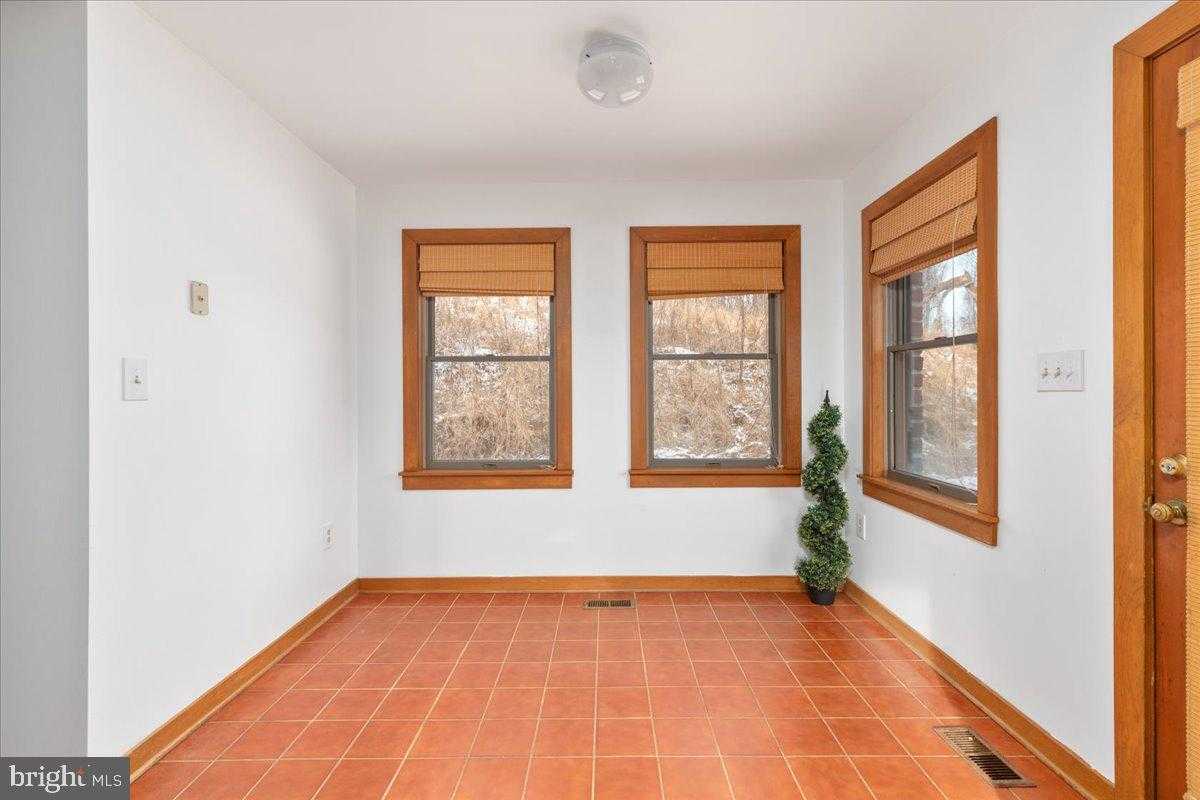 472 Wesley Ln photo 8