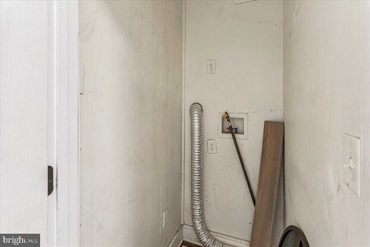 2023 Division St photo 15