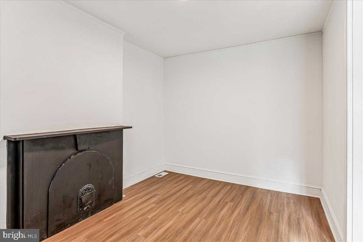 2023 Division St photo 4