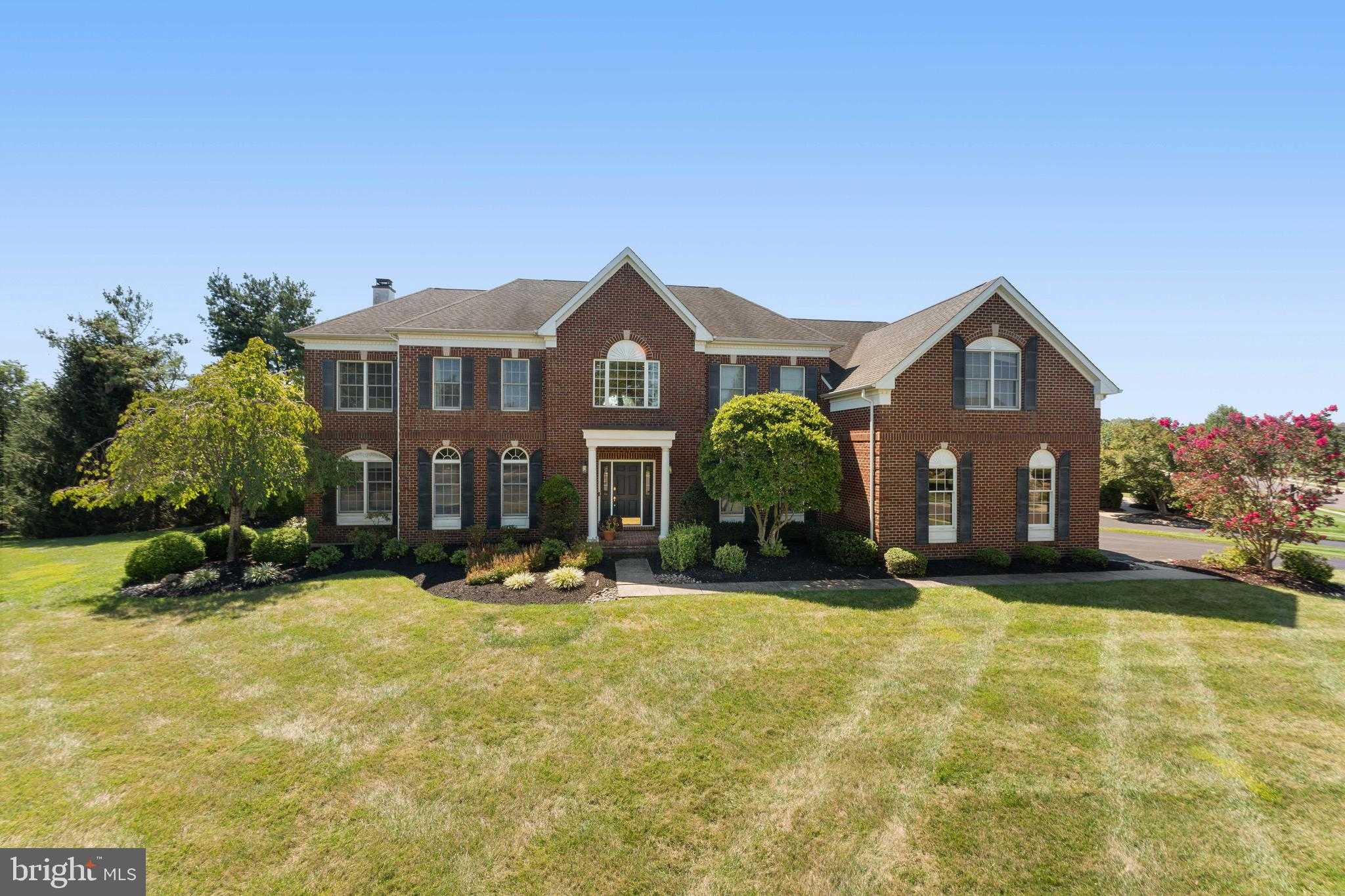 112 Edwards Dr photo 2