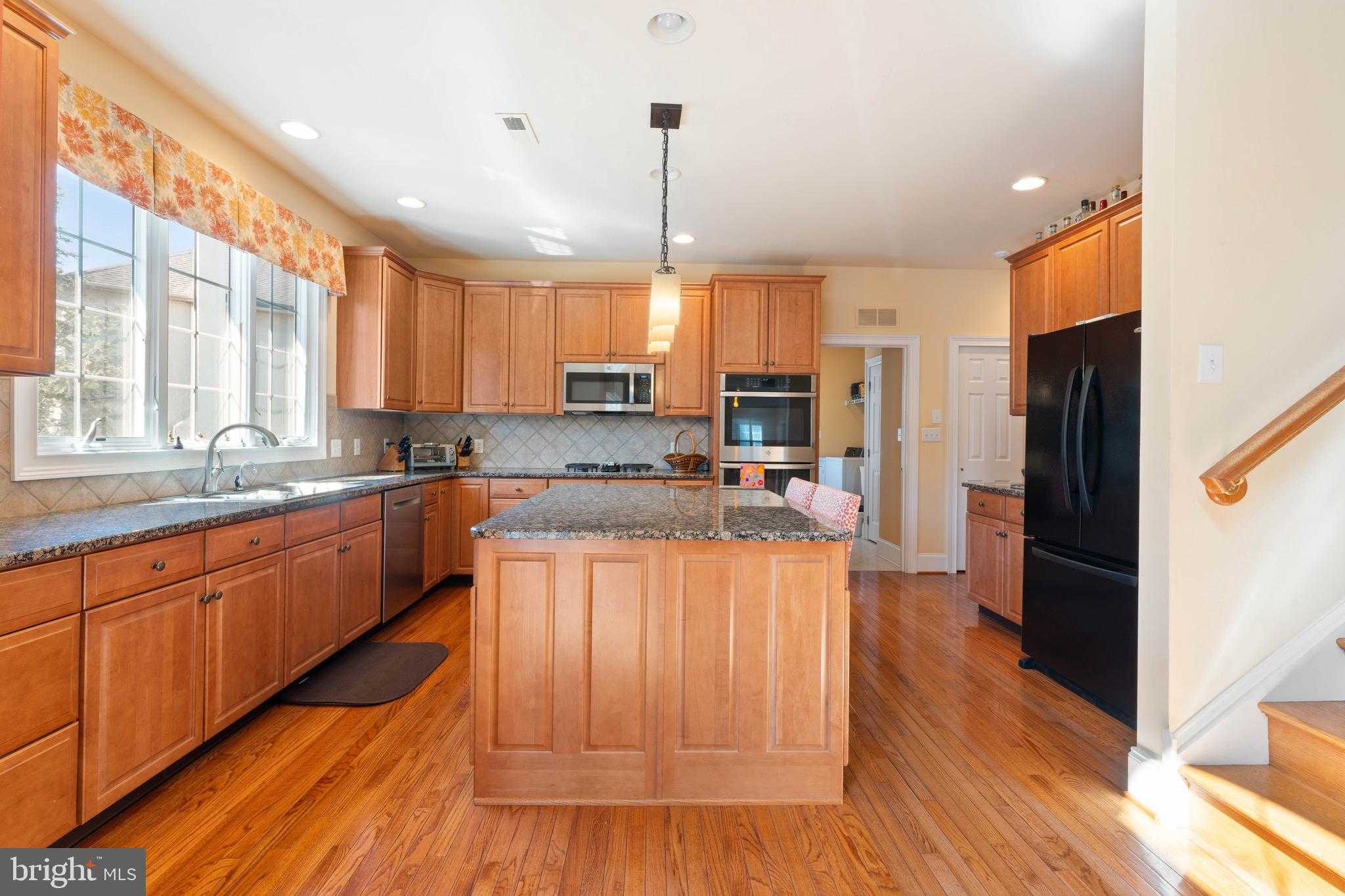 112 Edwards Dr photo 20