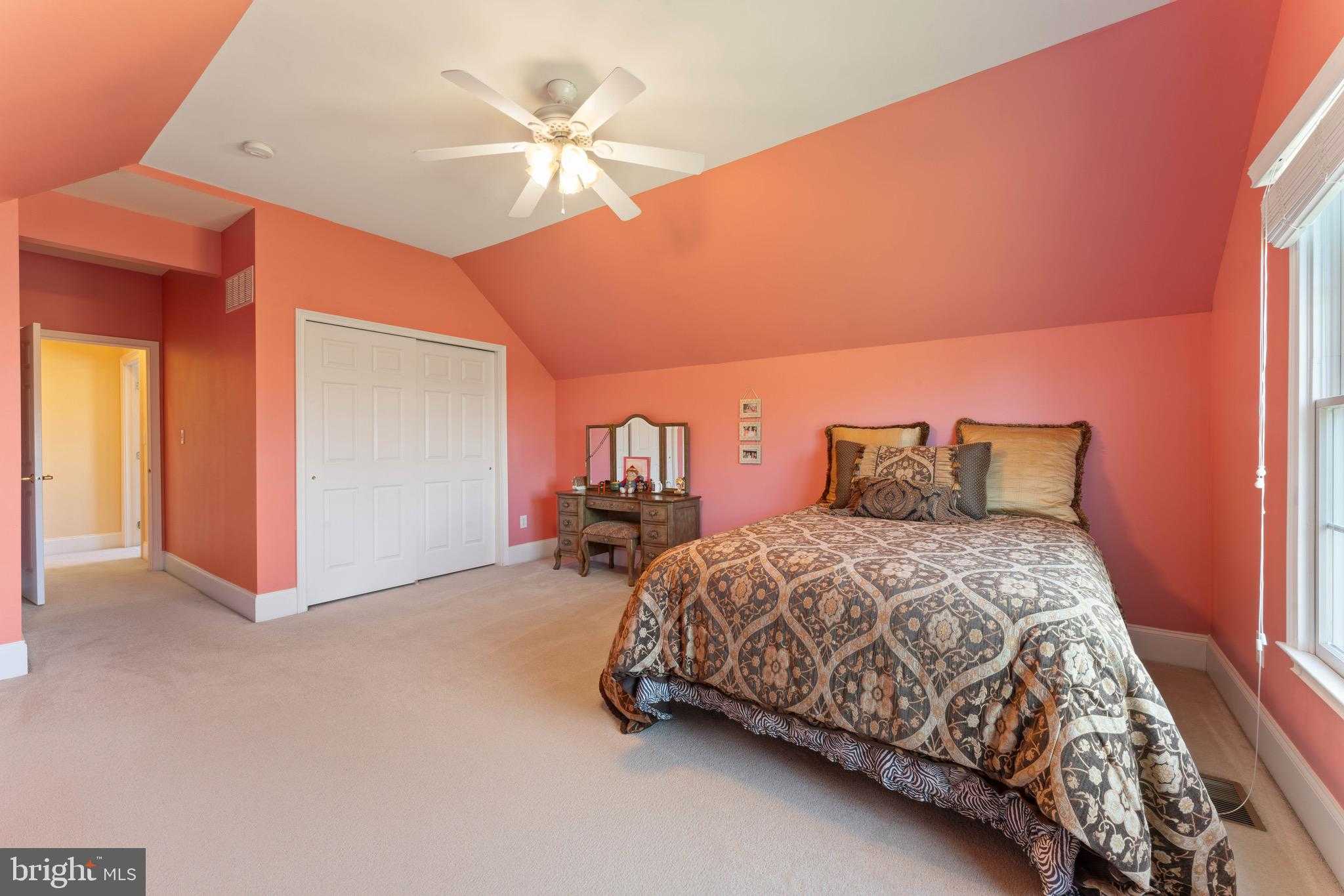 112 Edwards Dr photo 28