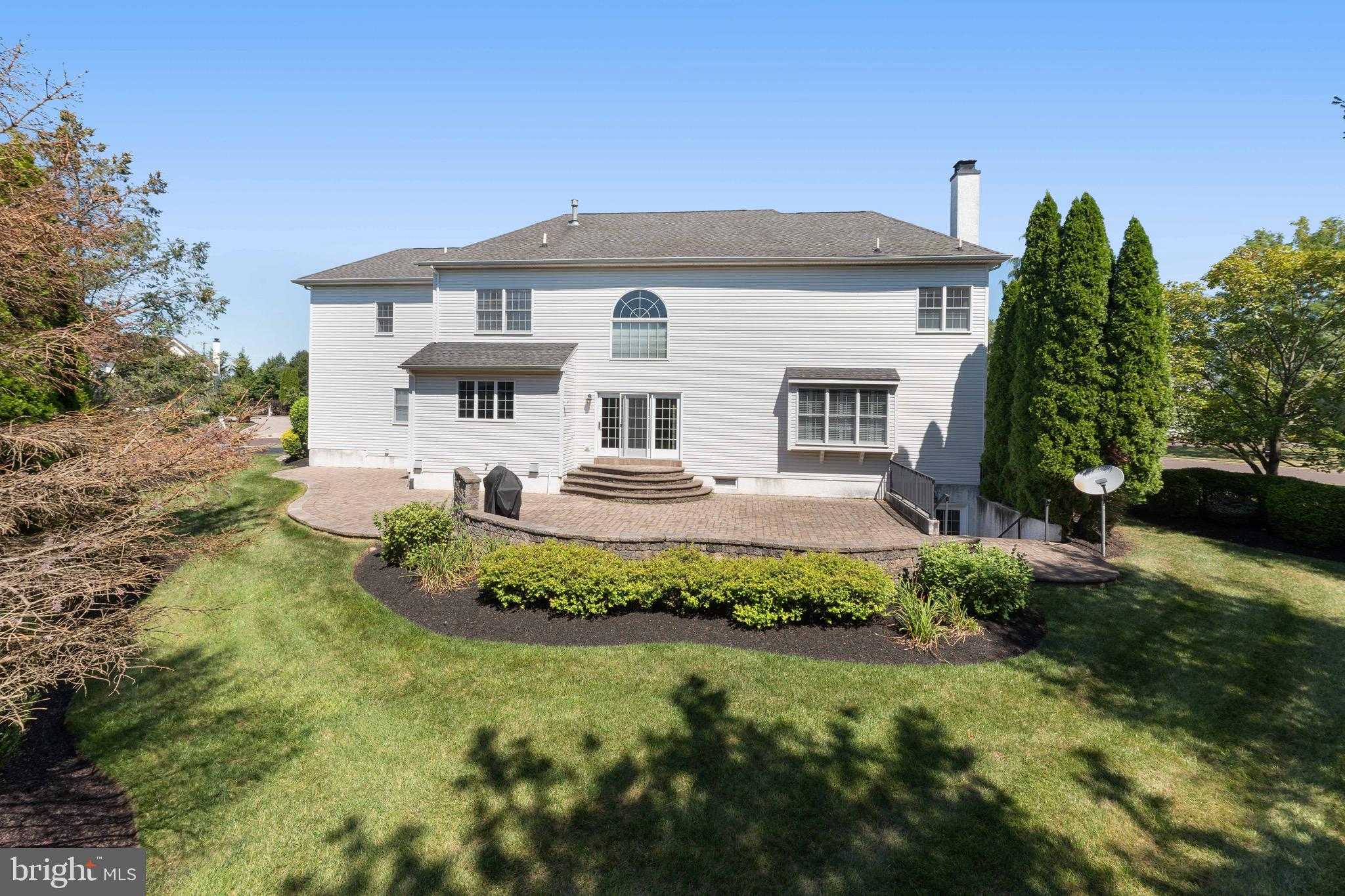 112 Edwards Dr photo 4