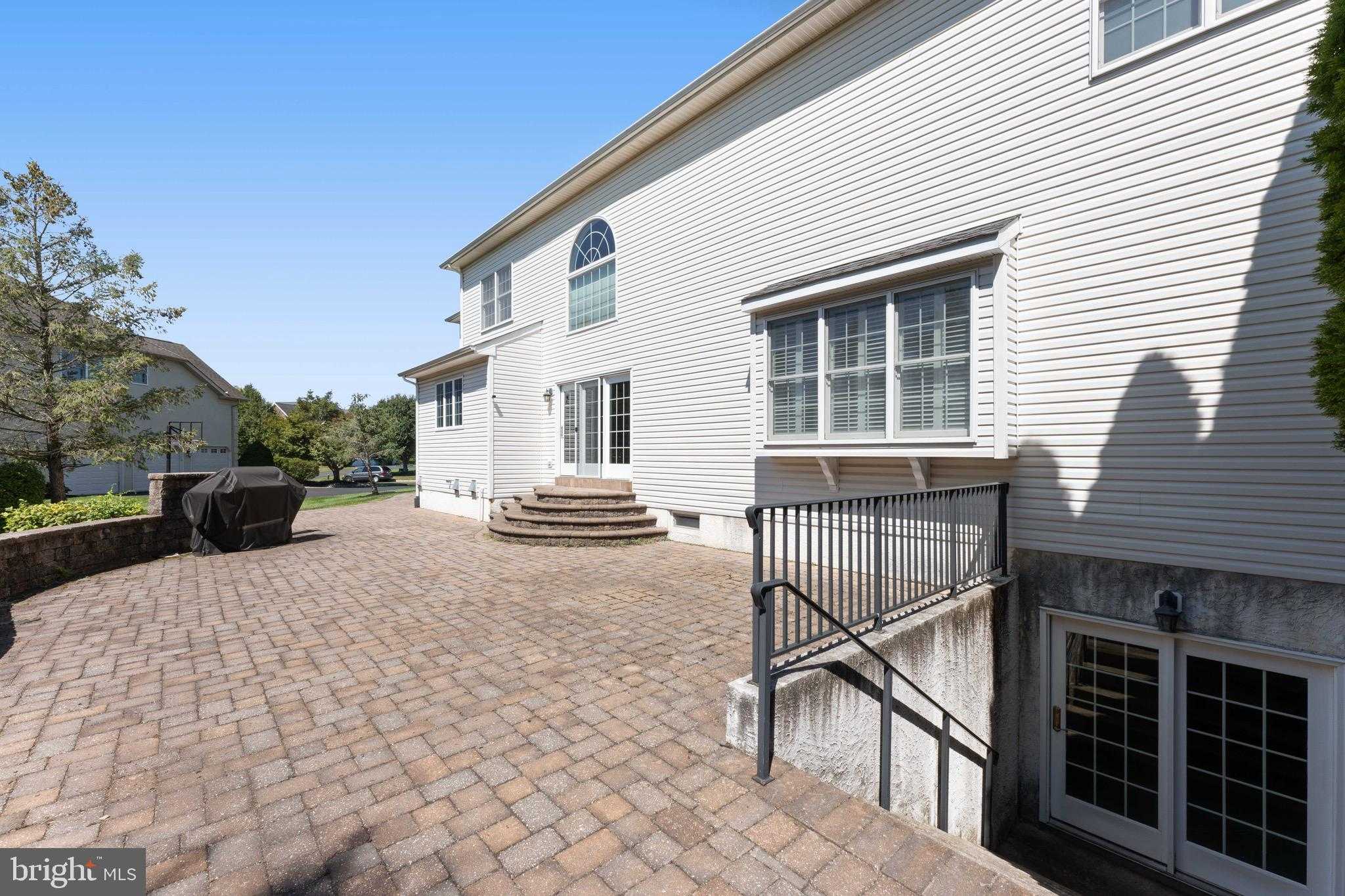 112 Edwards Dr photo 6