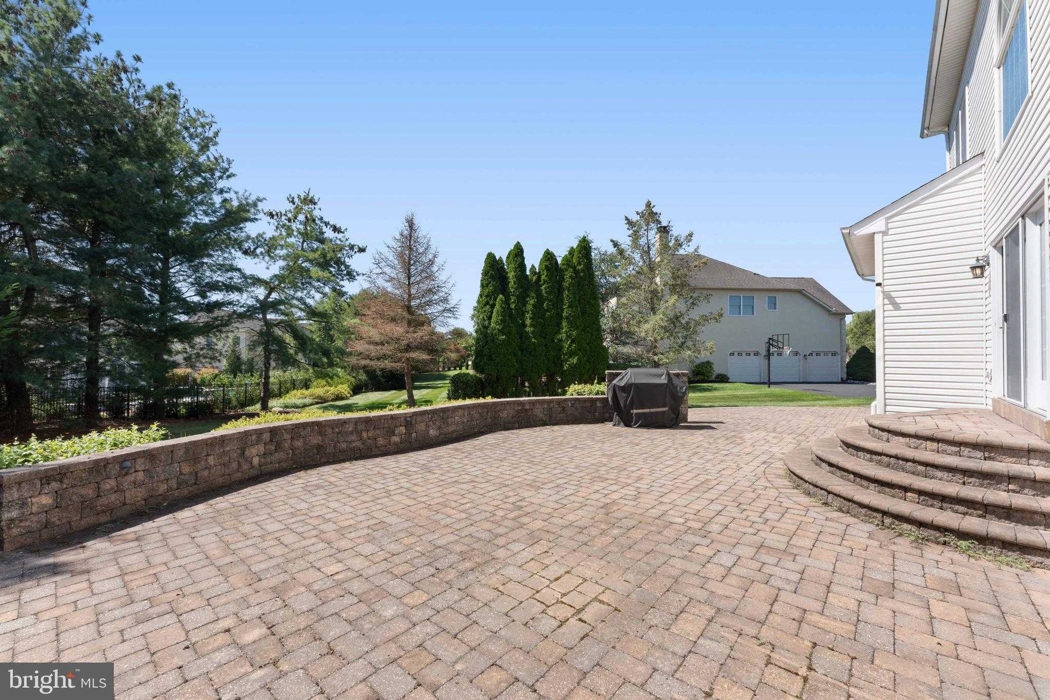 112 Edwards Dr photo 7