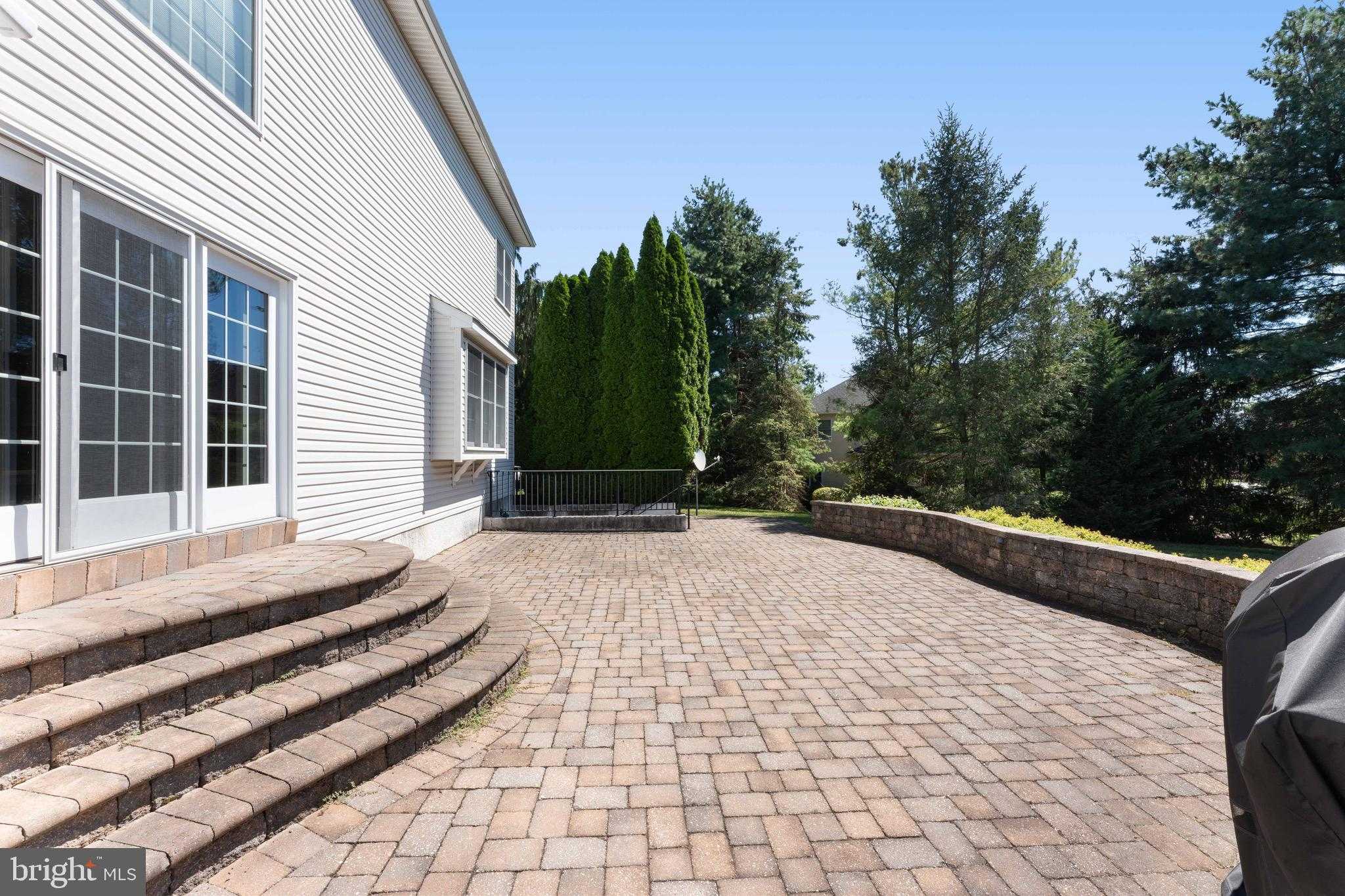 112 Edwards Dr photo 8