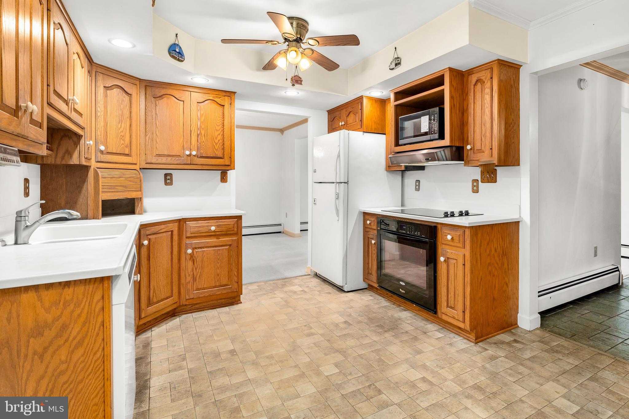 11 Colonial Cir photo 2