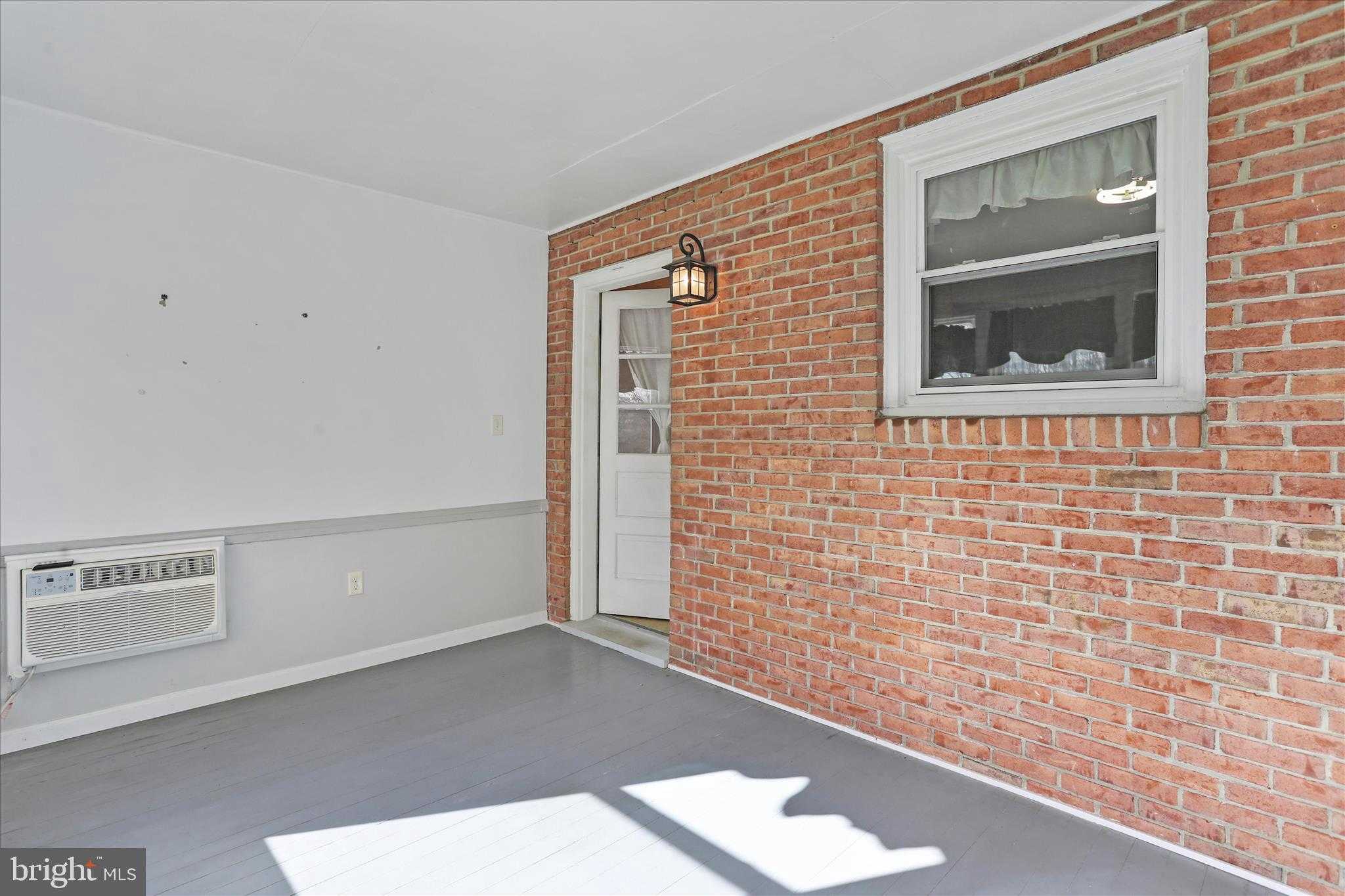 18531 Kent Ave photo 18