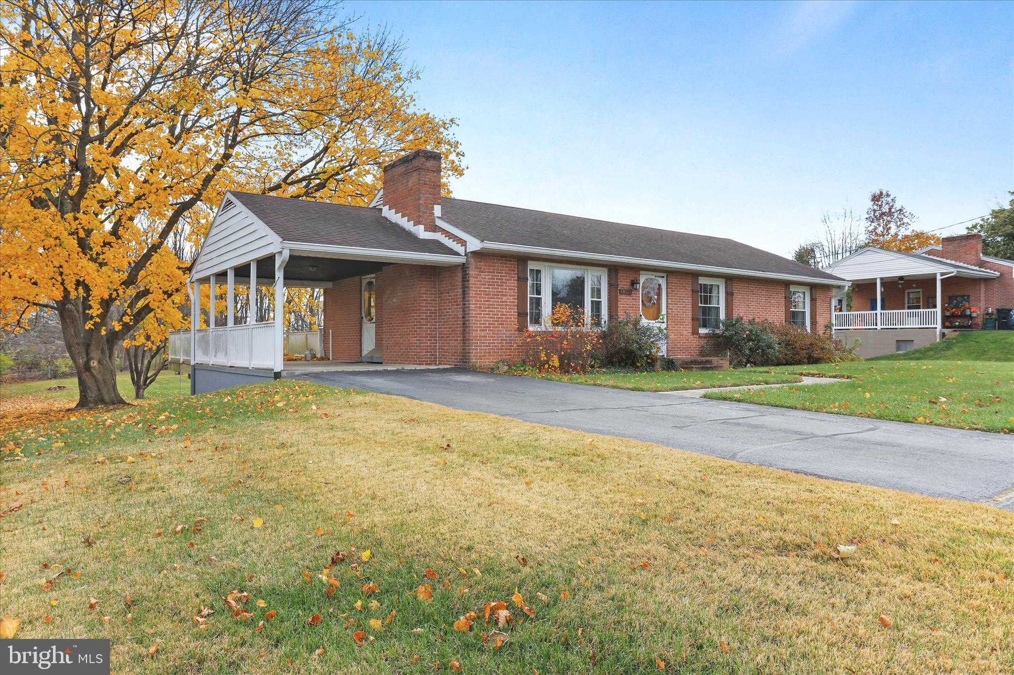 18531 Kent Ave photo 2