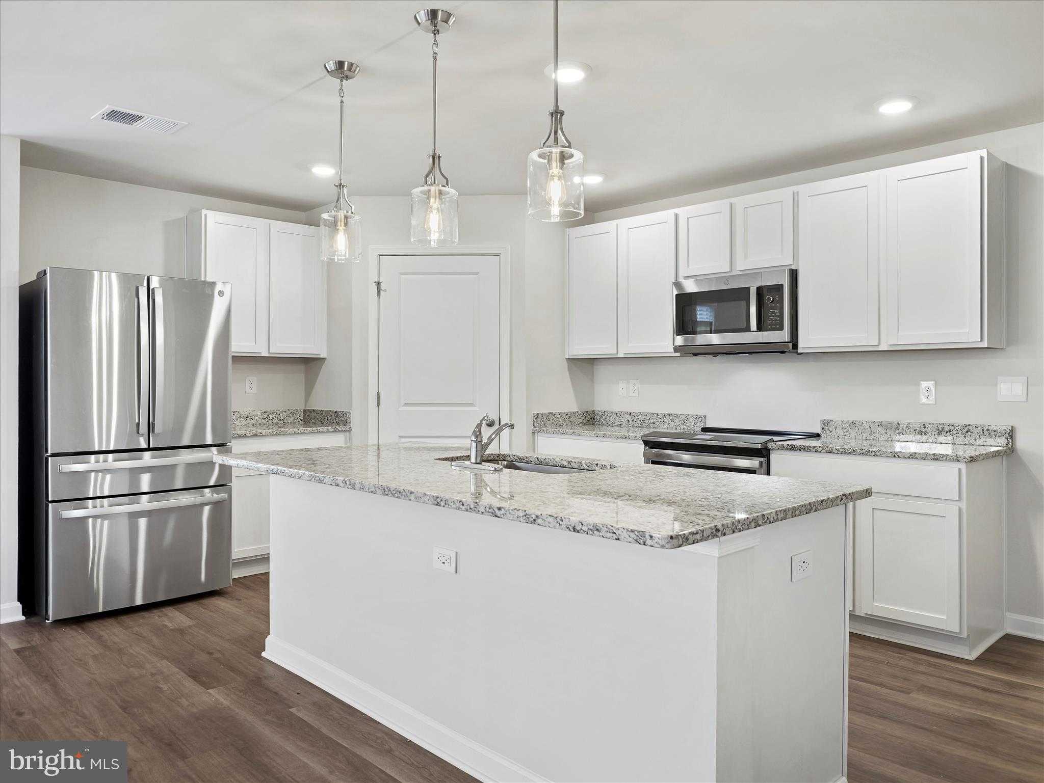 387 Aylesbury Ln photo 4