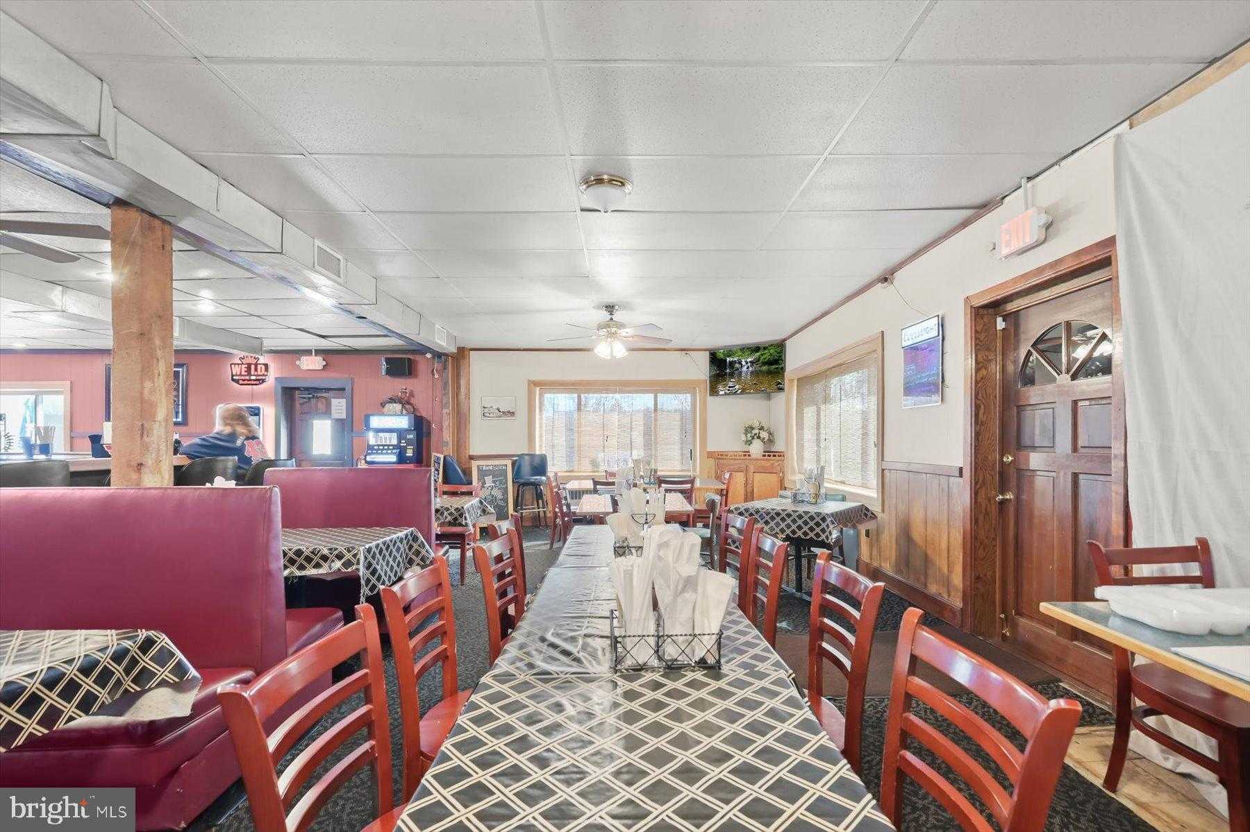 200 E Main St photo 34