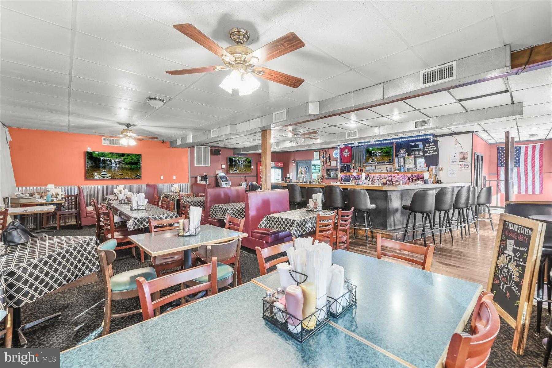 200 E Main St photo 36