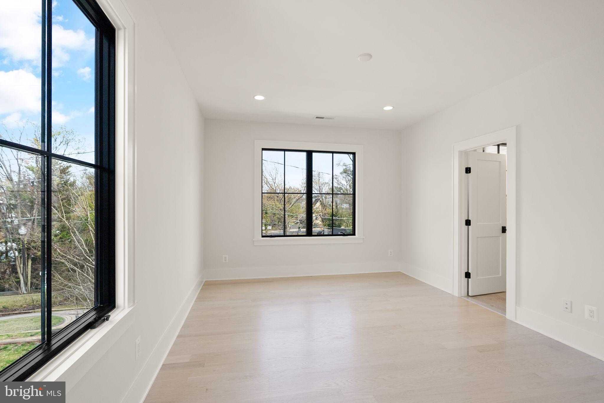 802 N Edgewood St photo 39