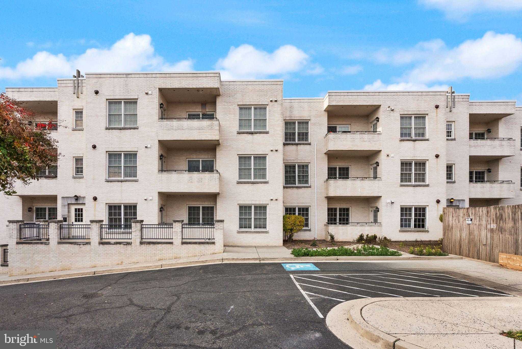 231 N Thomas St Unit 105