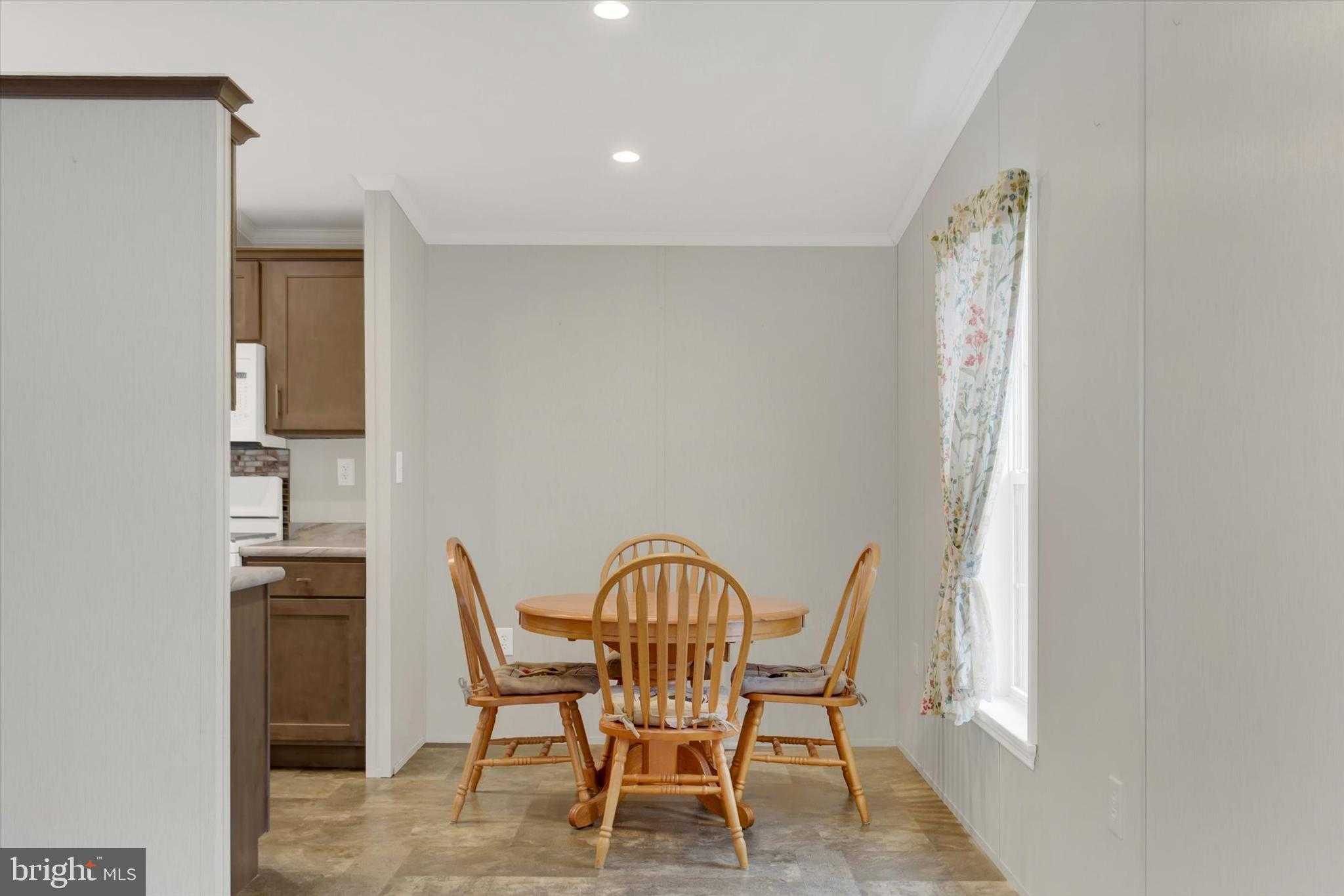 612 Range End Rd photo 10