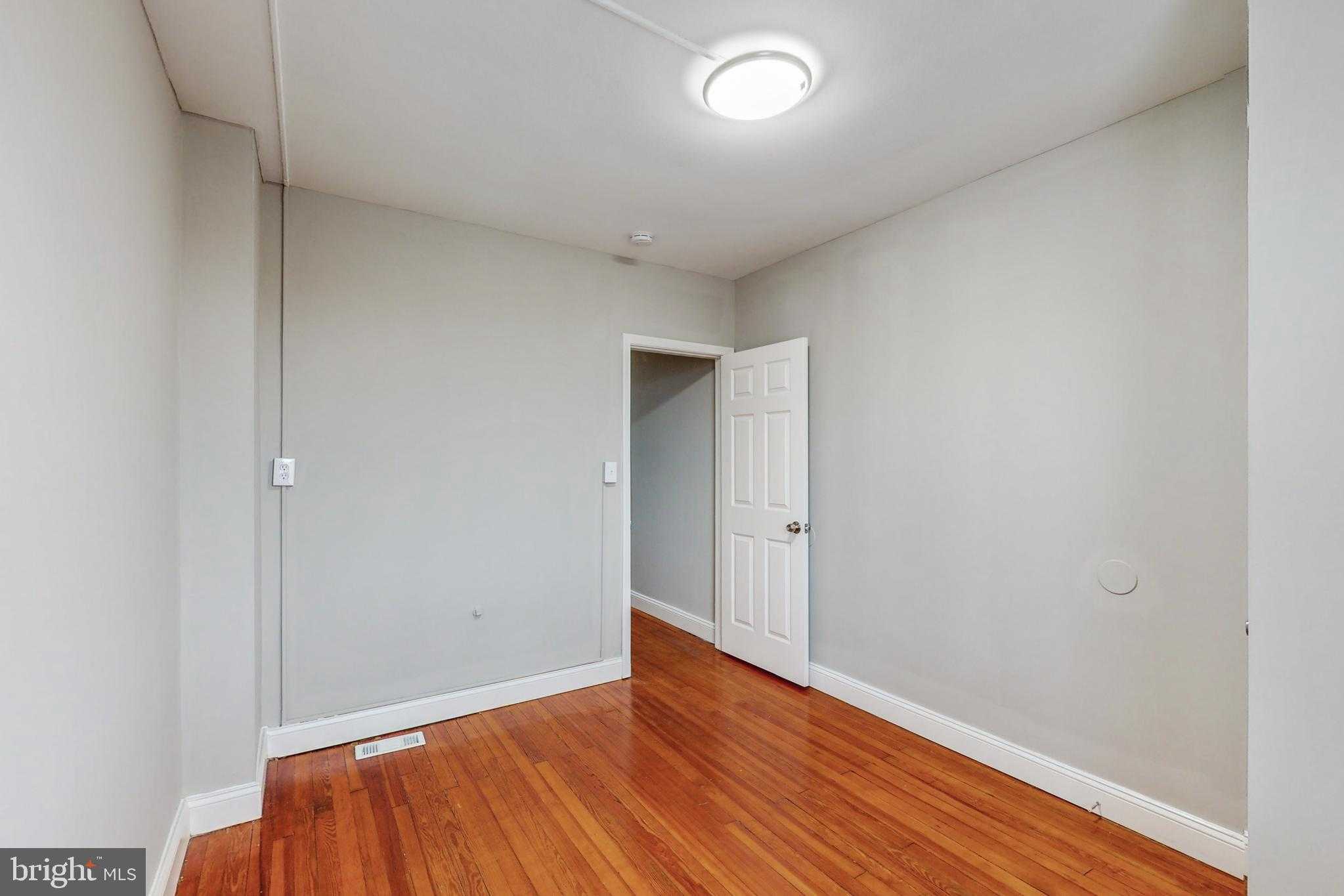 2867 Mayfield Ave photo 12