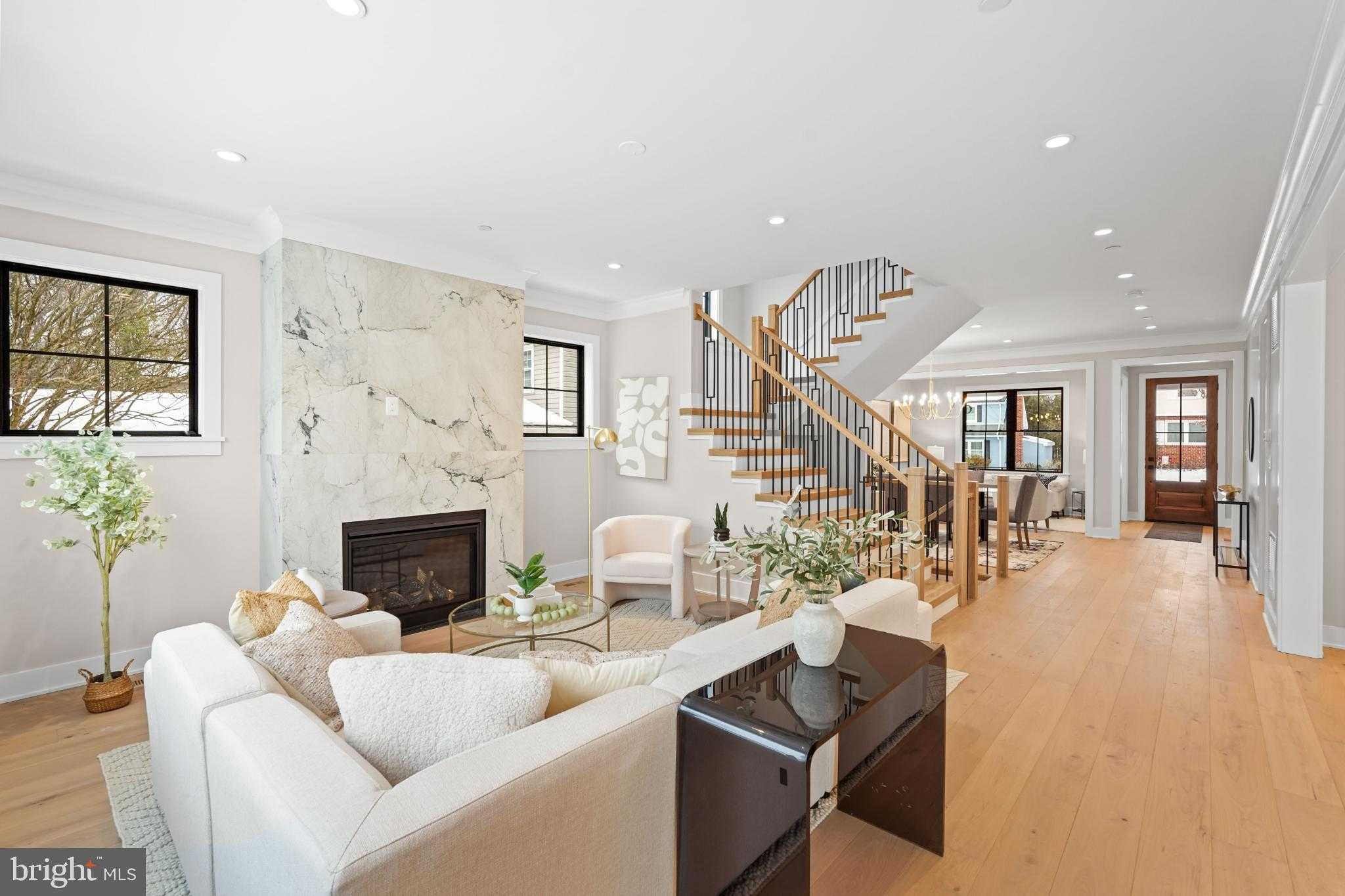 9909 Dickens Ave photo 12