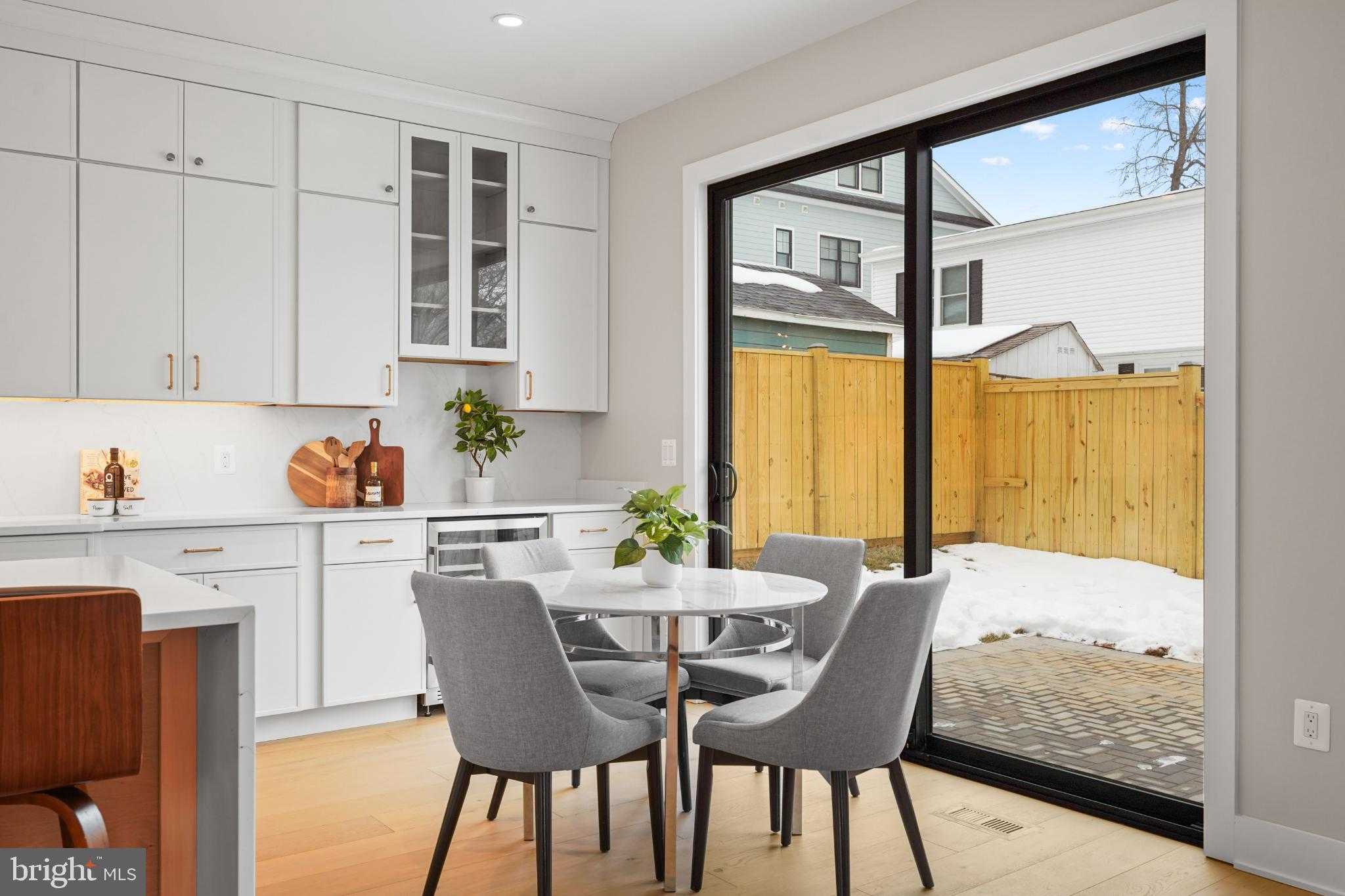 9909 Dickens Ave photo 13