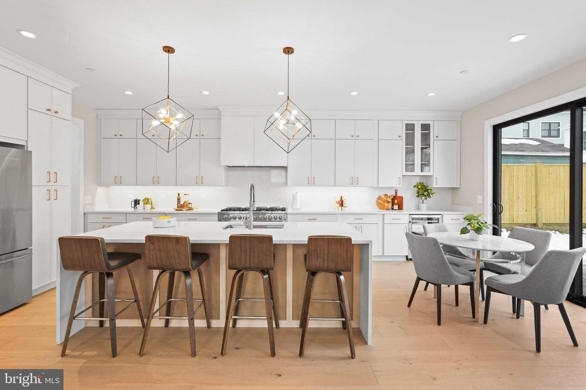 9909 Dickens Ave photo 17