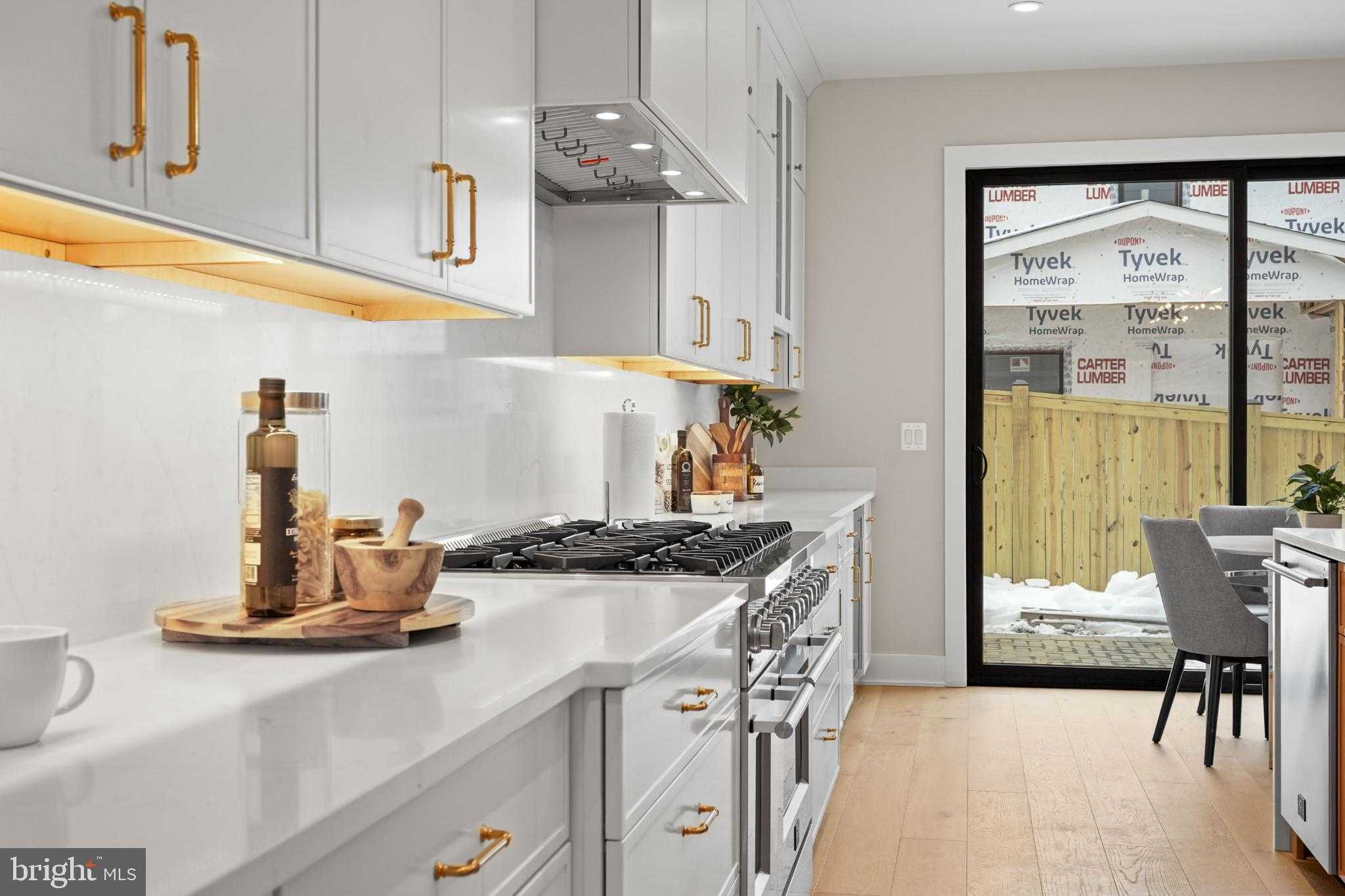 9909 Dickens Ave photo 18