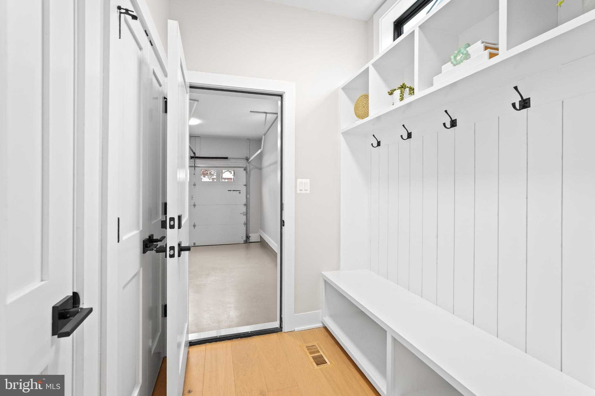 9909 Dickens Ave photo 19