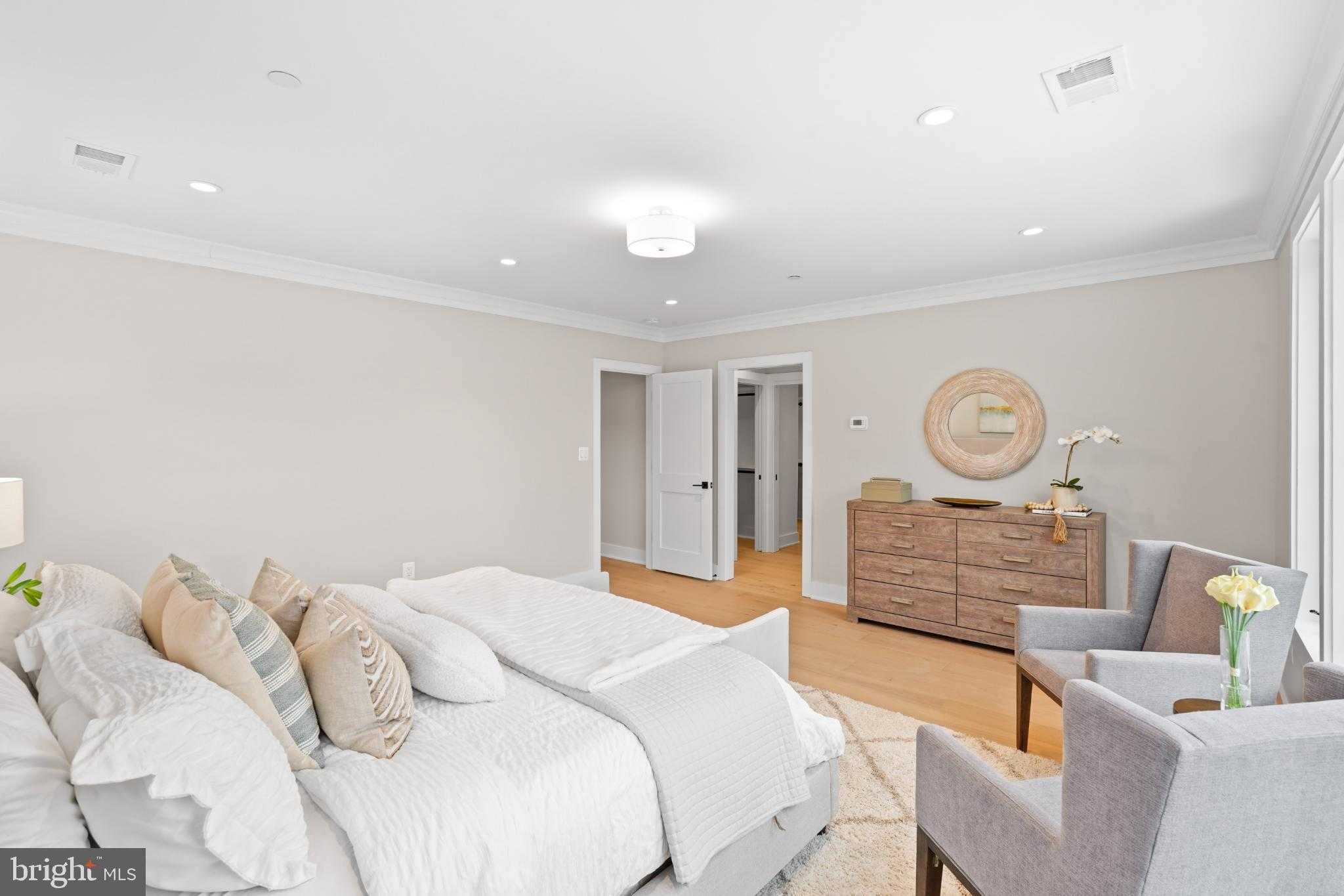 9909 Dickens Ave photo 23