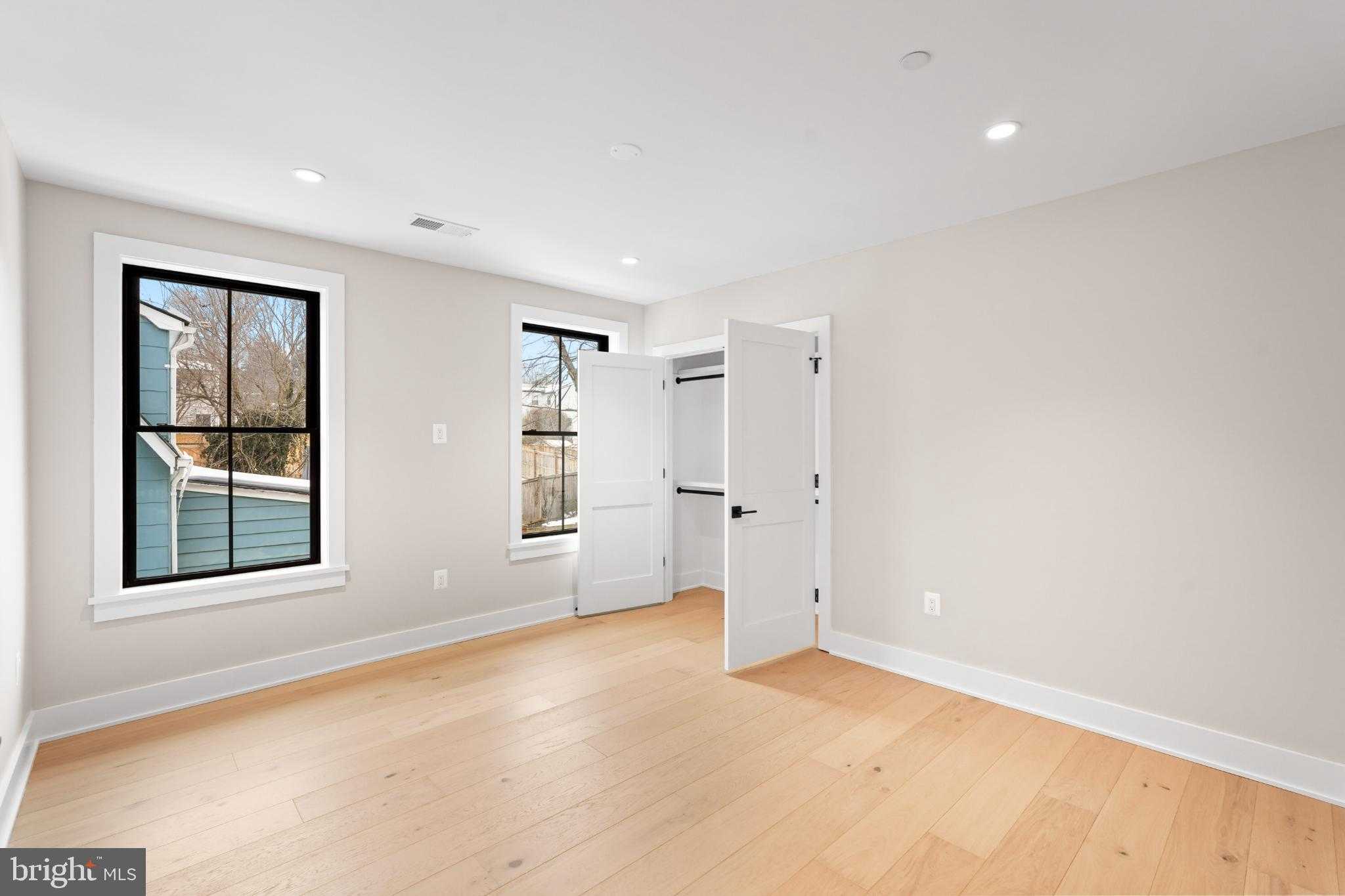 9909 Dickens Ave photo 35