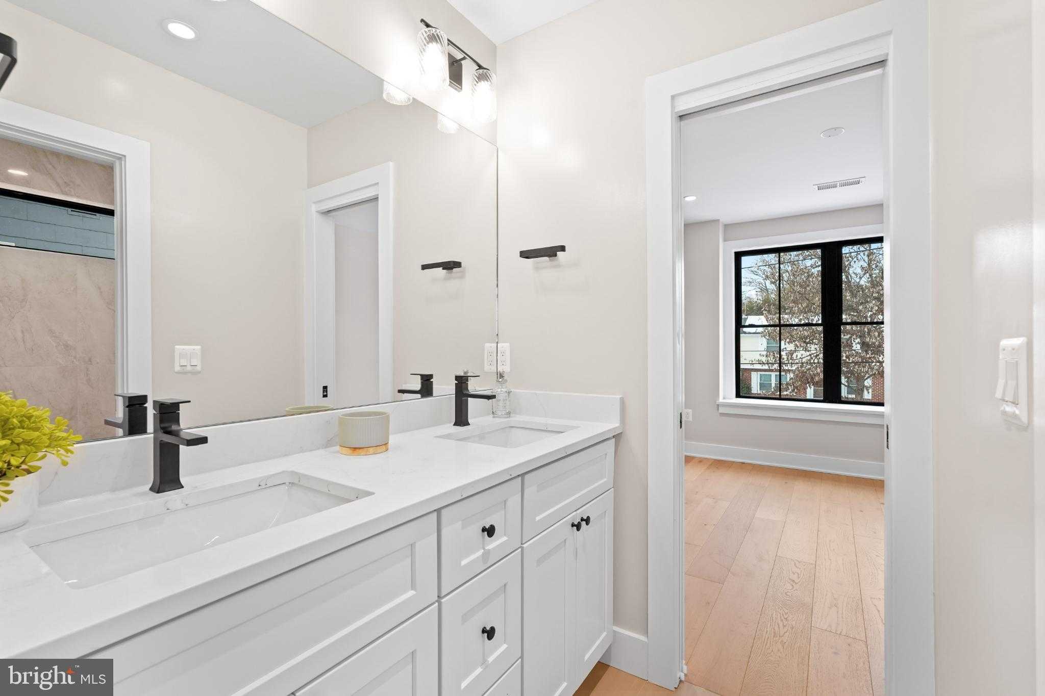 9909 Dickens Ave photo 37