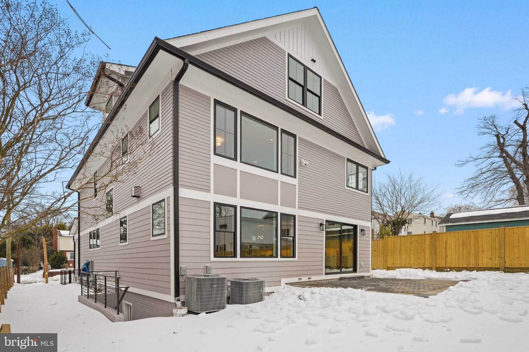 9909 Dickens Ave photo 4