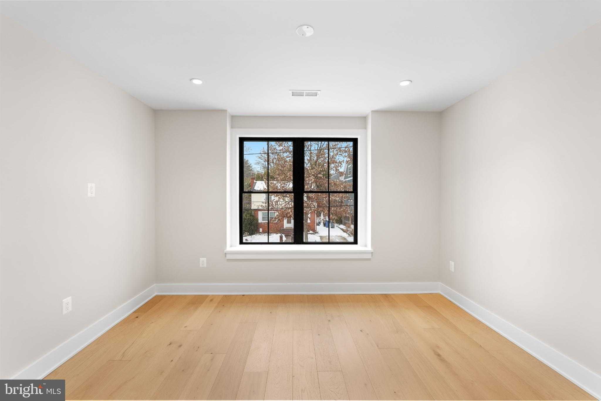 9909 Dickens Ave photo 40