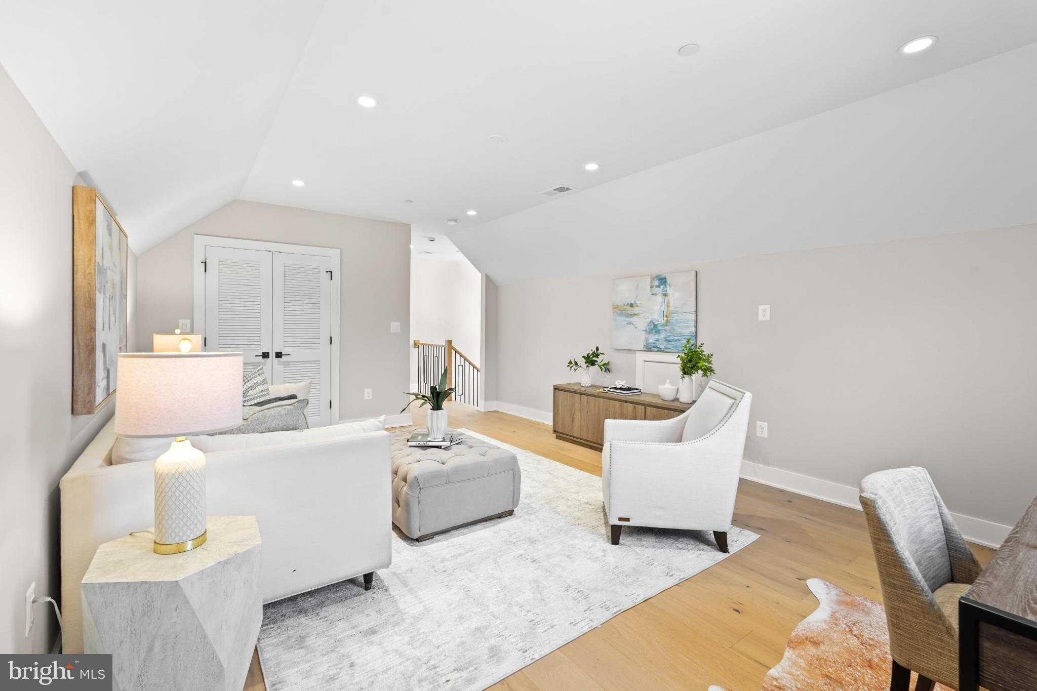 9909 Dickens Ave photo 43