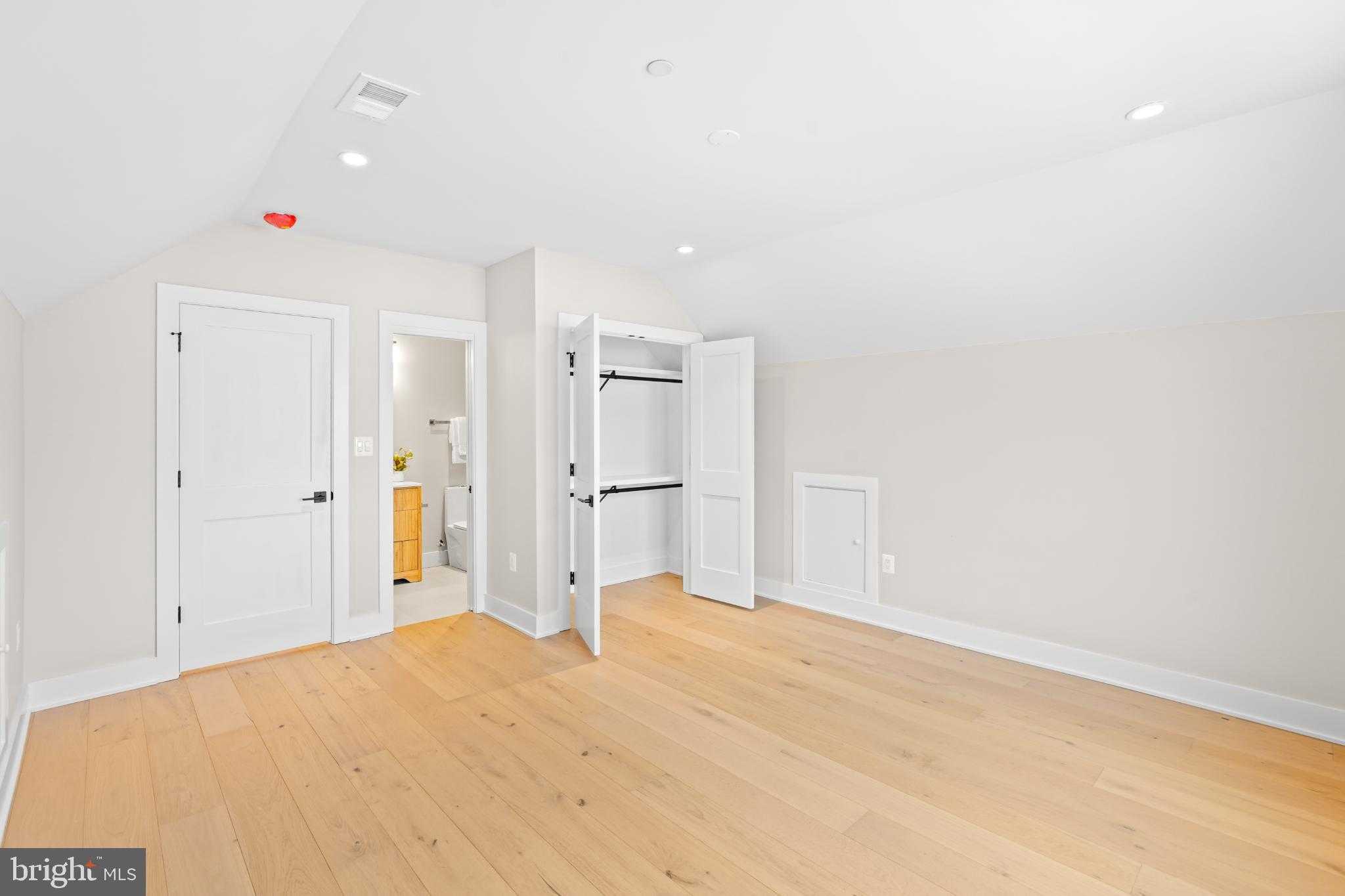 9909 Dickens Ave photo 46