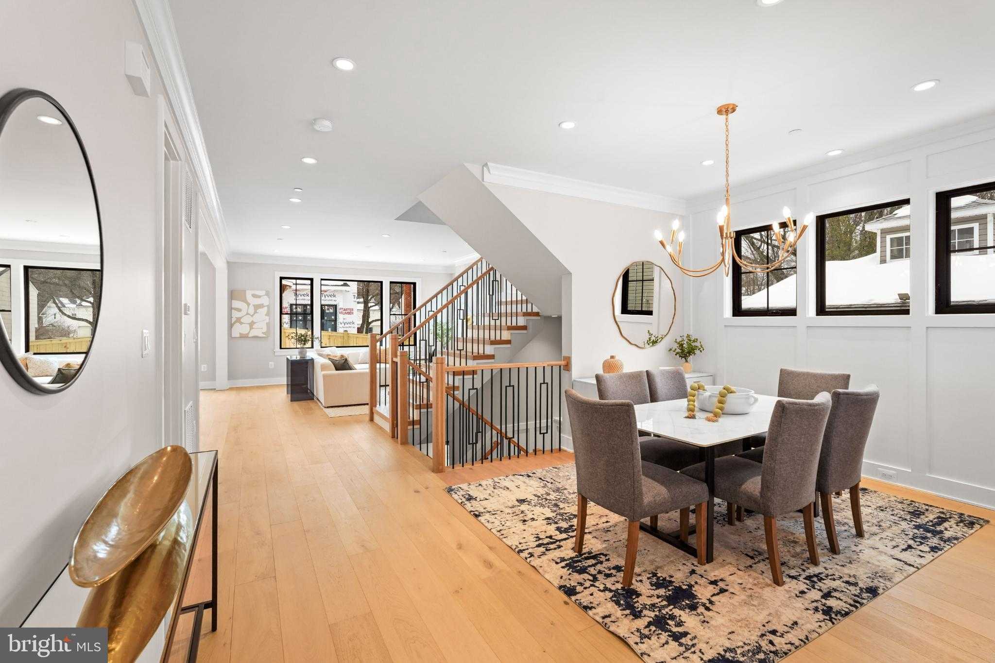 9909 Dickens Ave photo 7